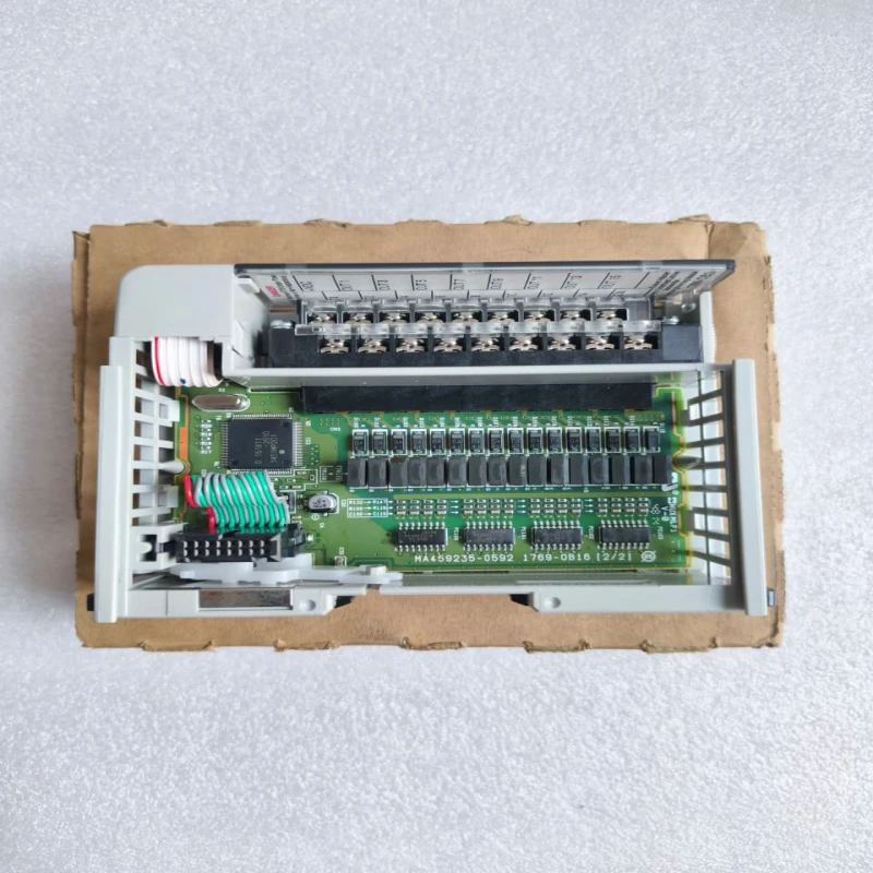 Allen-Bradley 1769-OB16 CompactLogix 16-Point 24VDC Sourcing Digital Output Module thumbnail 10